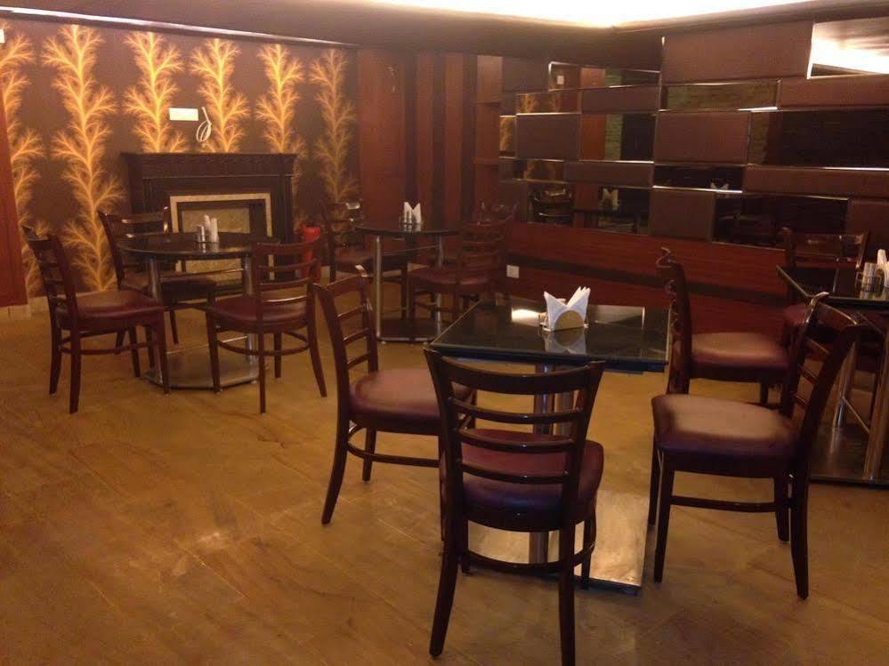 Vivek Hotel New Delhi Eksteriør billede
